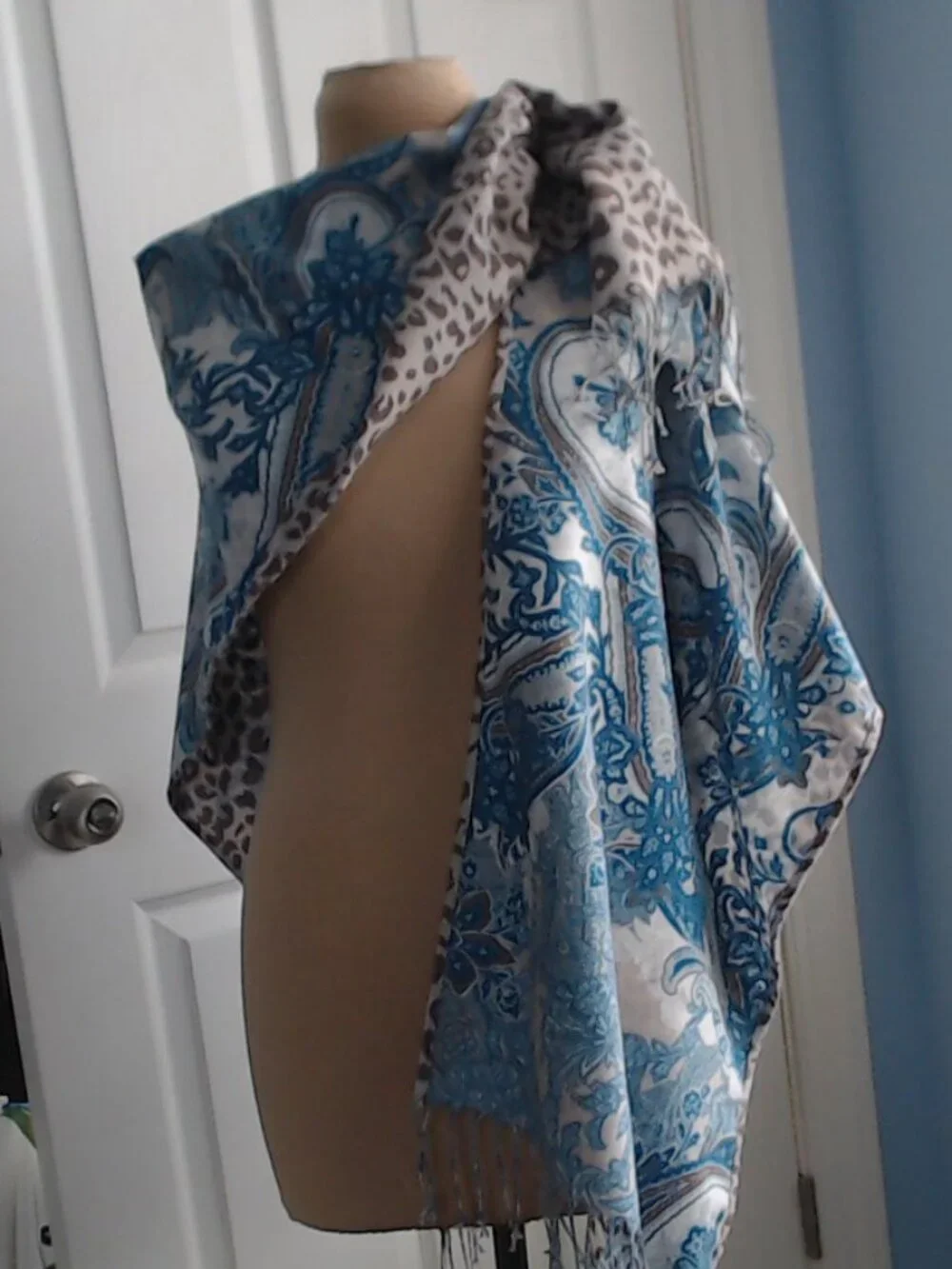 💙 Chico's Beautiful Blue Paisley/Leopard Fringed Ruana Wrap 💙 REVERSIBLE!